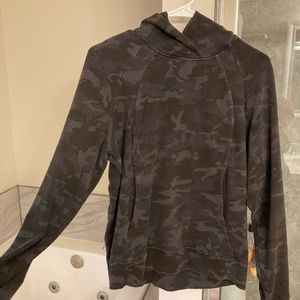 Lululemon camo pull over hoodie size 6